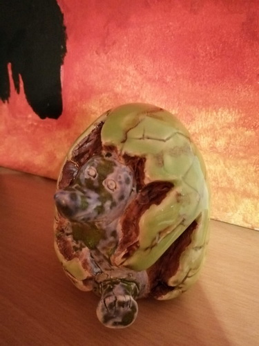 Dekoratives Keramikobjekt mit Blumenmotiv