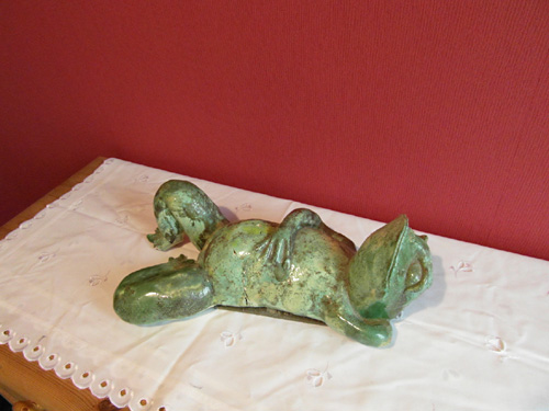 Grüner Keramikfrosch